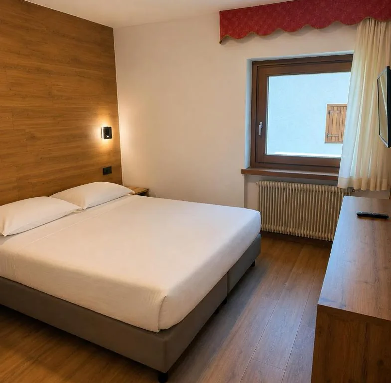 Piccola Camera Matrimoniale/Doppia con Letti Singoli — Hotel Italo