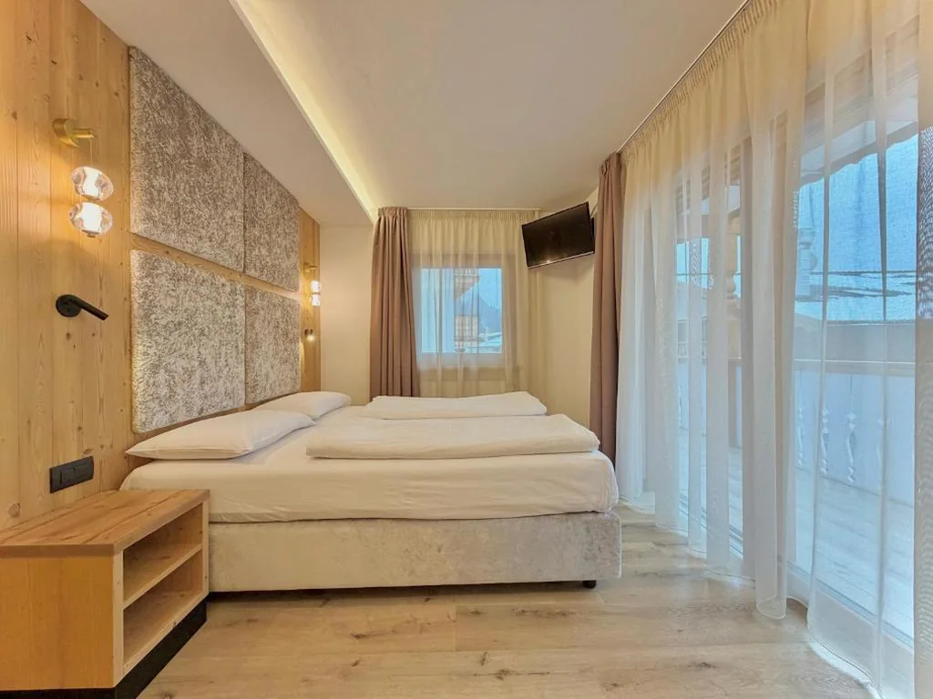 Quadruple Superior Room with Balcony and Mountain View — B&B Cèsa Planber Mountain View BIKE FRIENDLY