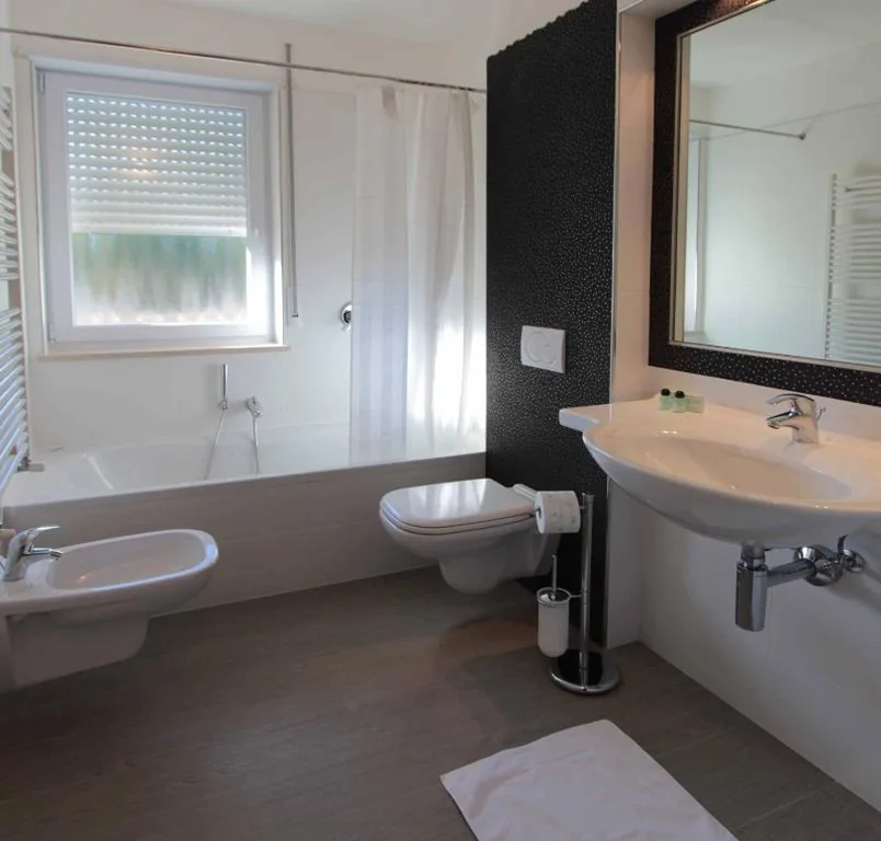 Residence Rivachiara (check-in at Hotel Riviera in Viale Rovereto, 95)