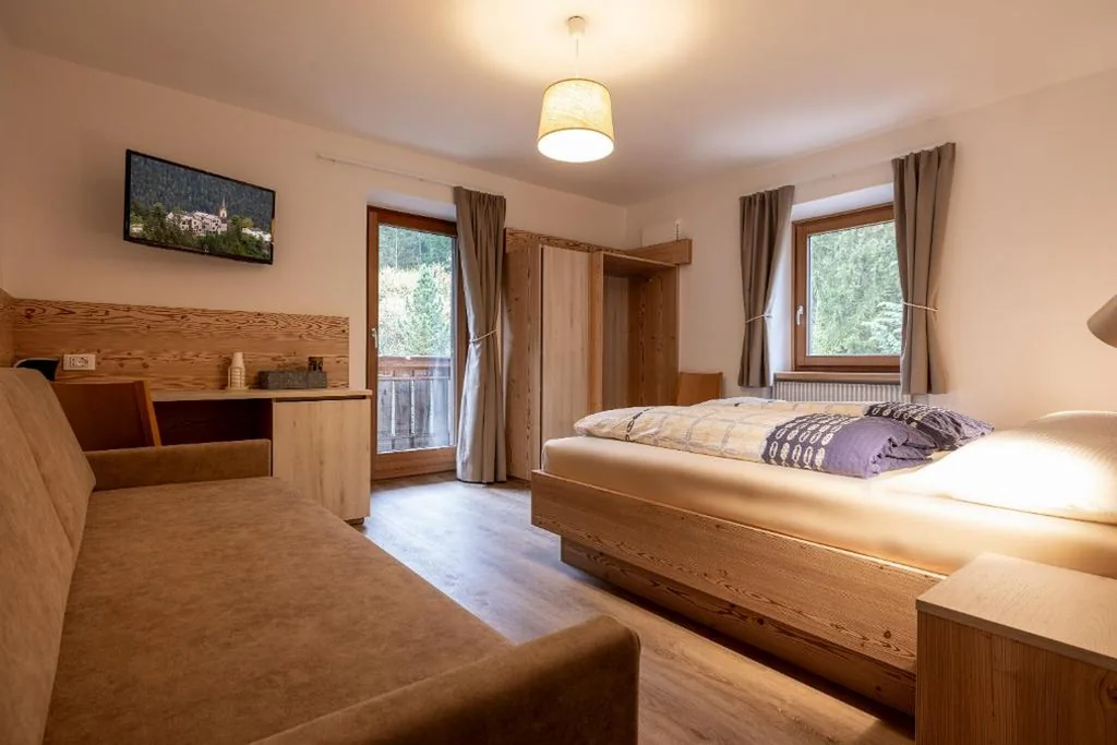 SAN PIETRO DOLOMITI Small Budget Hotel