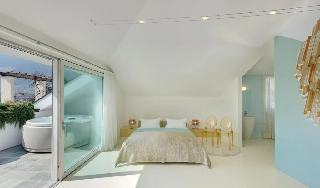 Suite Attico con Vasca Idromassaggio — Boutique Hotel Imperialart
