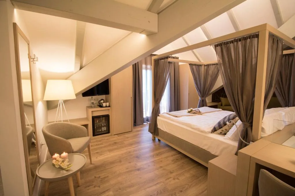 Suite Attico con Vasca Idromassaggio — Hotel Florida