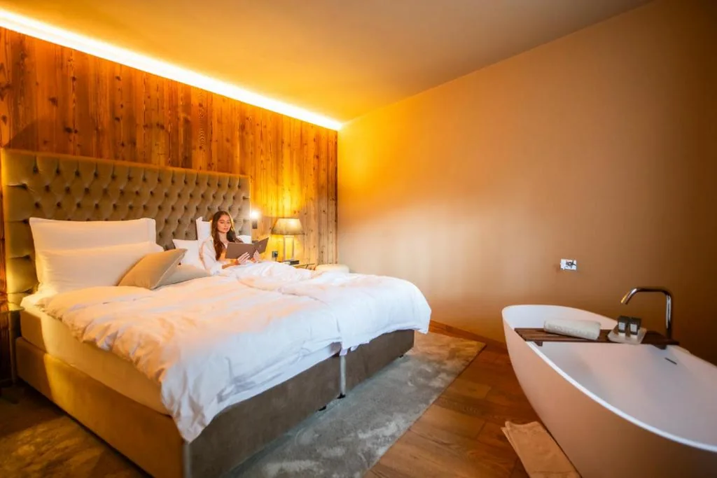 Comfort Suite with Hot Tub and Garden — Hotel Montchalet