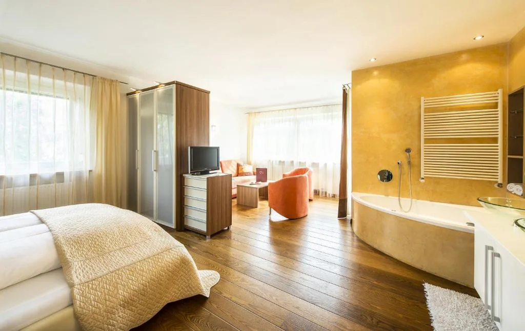 Suite with Balcony (2 Adults) — Hotel Pension Verdorfer