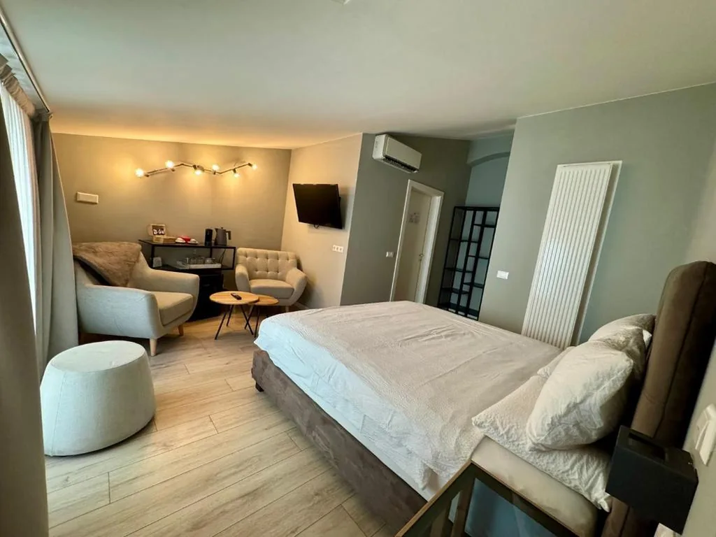 Suite with Balcony — Villa Jasmine