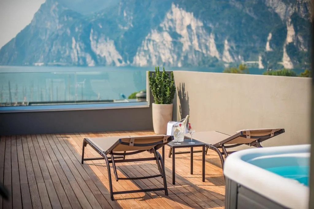 Suite with Whirlpool Tub and Terrace — Hotel Villa Enrica