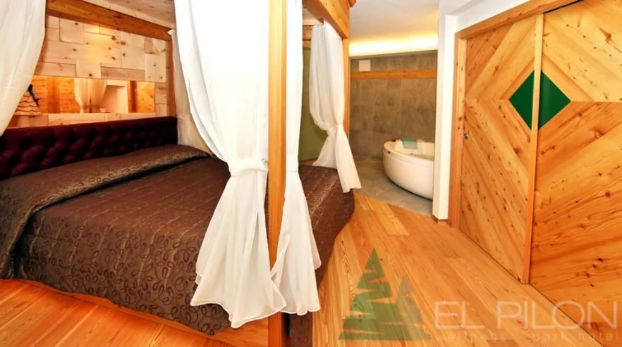 Suite con Vasca Idromassaggio — Hotel El Pilon
