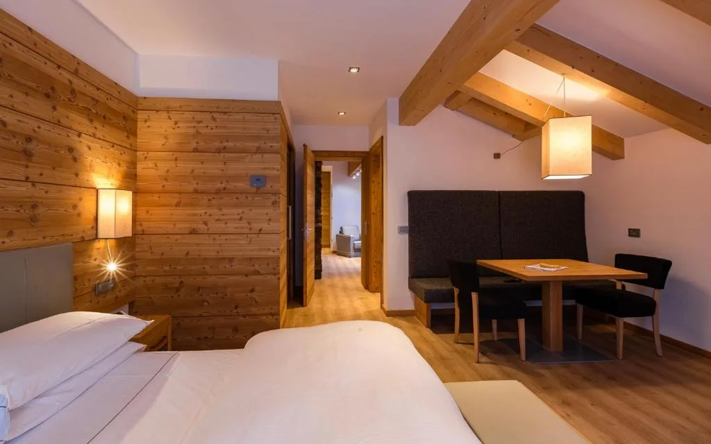 Suite with Hot Tub — Hotel Europeo Alpine Charme & Wellness