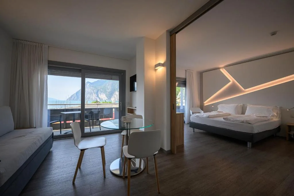 Suite with Lake View — Hotel Riviera