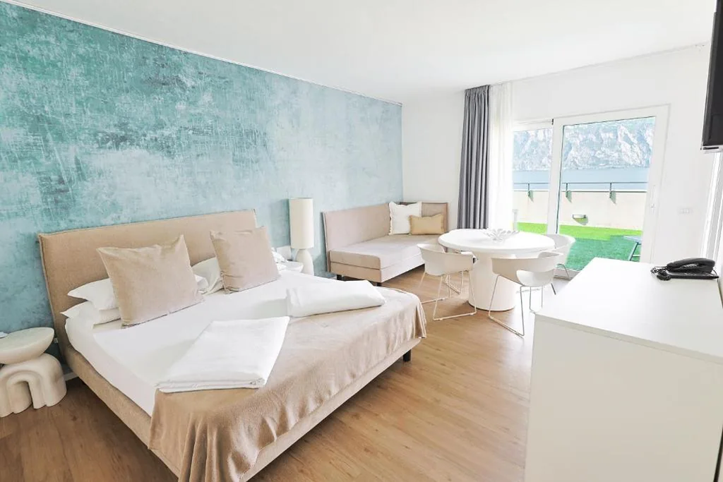 Suite with Lake View — Torbole Aparthotel