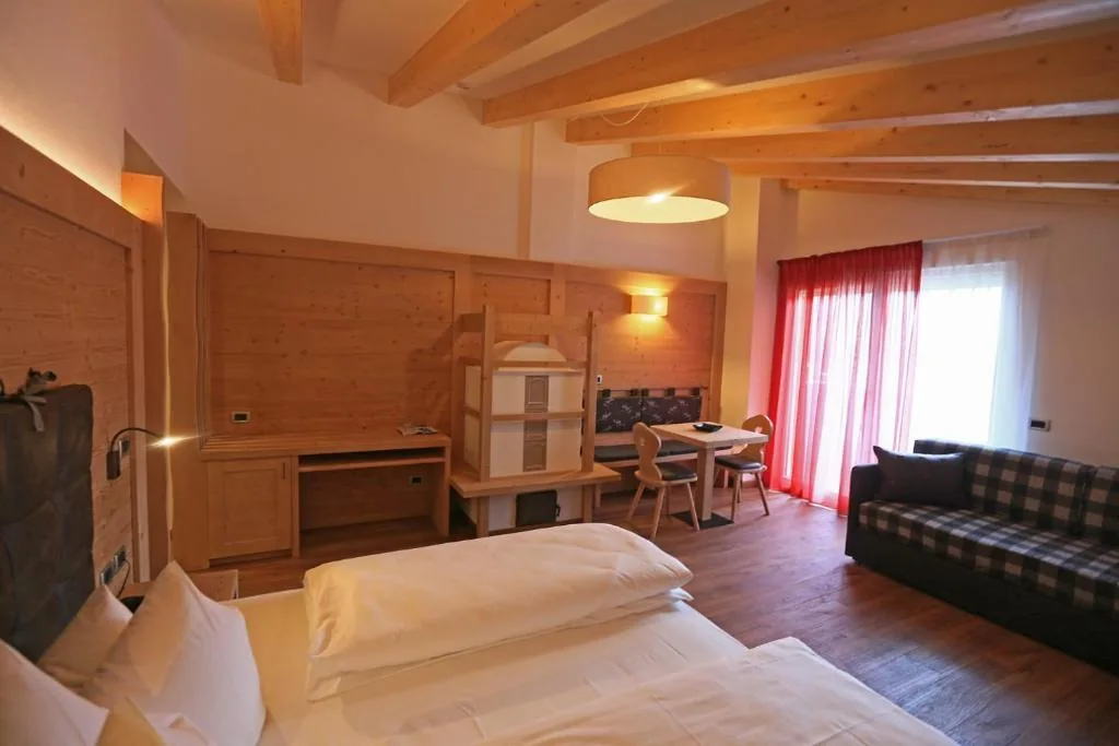 Suite con Vista Montagna — Hotel Astoria