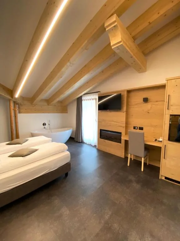 Suite con Vista Montagna — Hotel Chalet Alaska