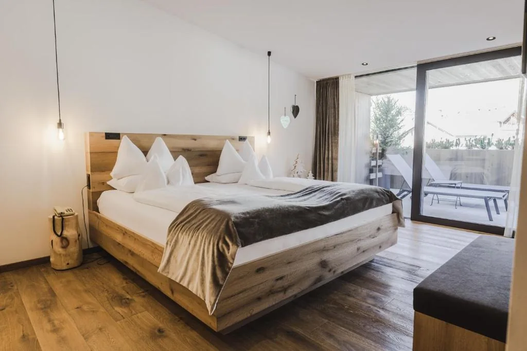 Suite con Vista Montagna — Hotel Chalet S – Dolomites Design – adults recommended