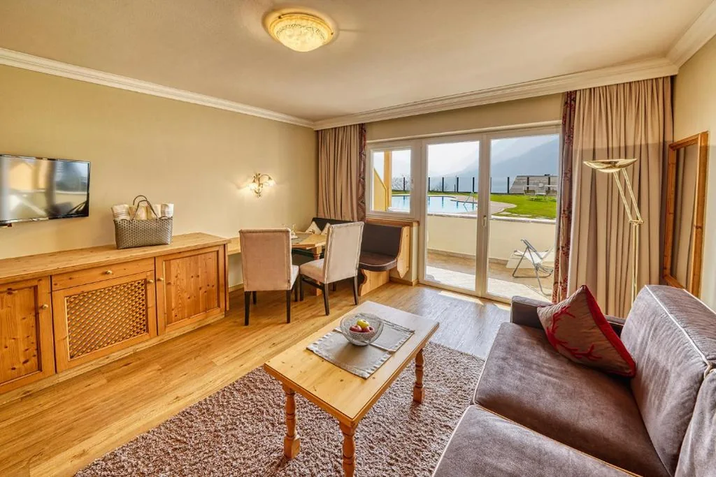Suite con Vista Piscina — Hotel Fürstenhof