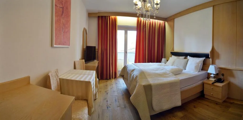 Suite with Pool View — Hotel Pension Verdorfer
