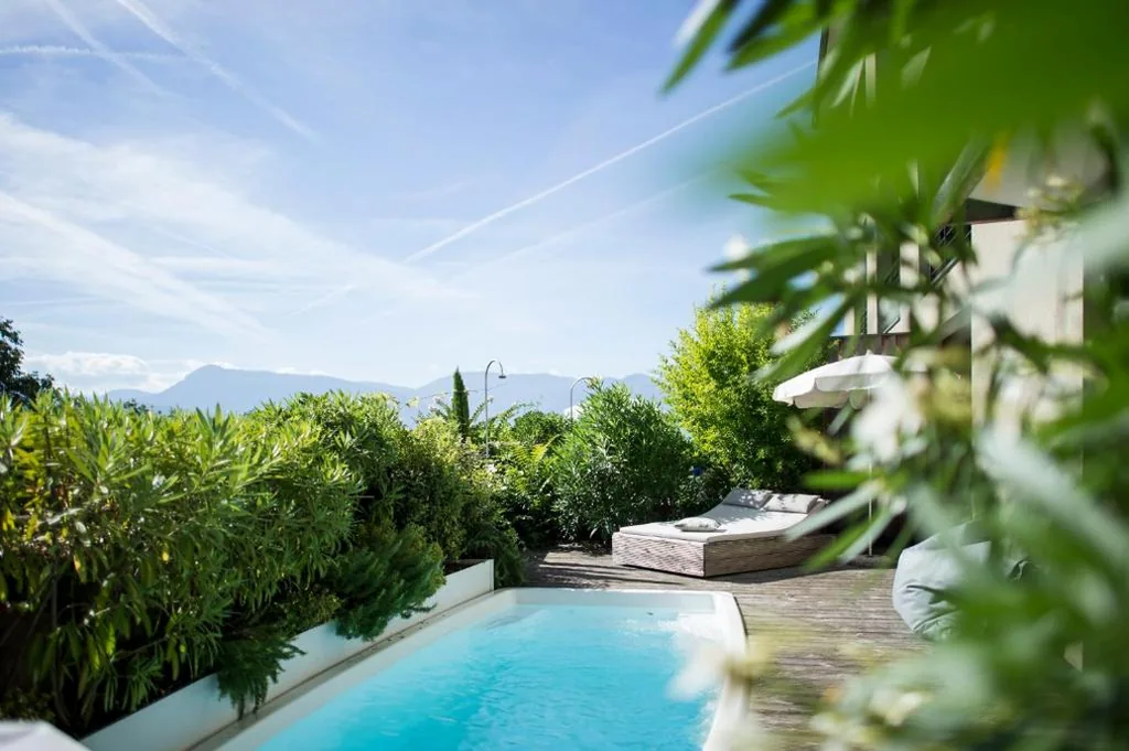 Deluxe Suite with Hot Tub and Small Pool — Designhotel Gius La Residenza