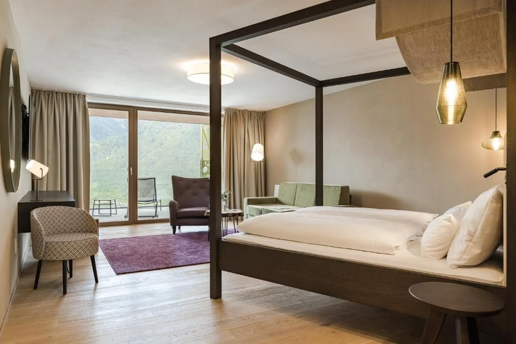 Deluxe Suite with Hot Tub — Oliven- & Genusshotel Hirzer