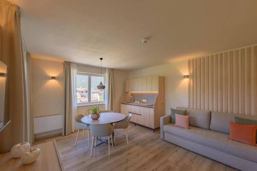 Suite Familiare con Balcone — Hotel Cornelian Suites & Rooms