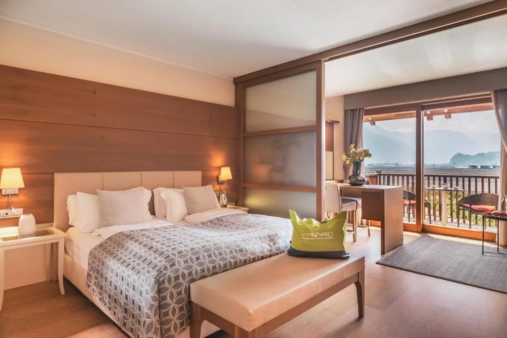 Suite Junior con Vista Montagna — Art & Design Hotel Napura