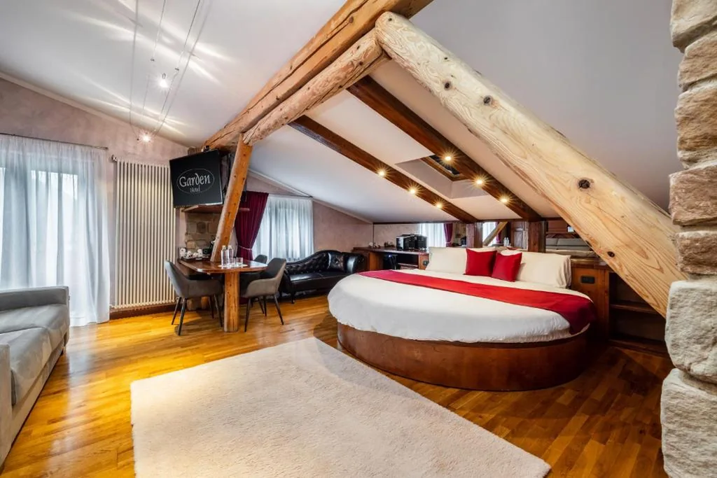 Suite King con Vasca Idromassaggio — Garden Wellness Hotel S