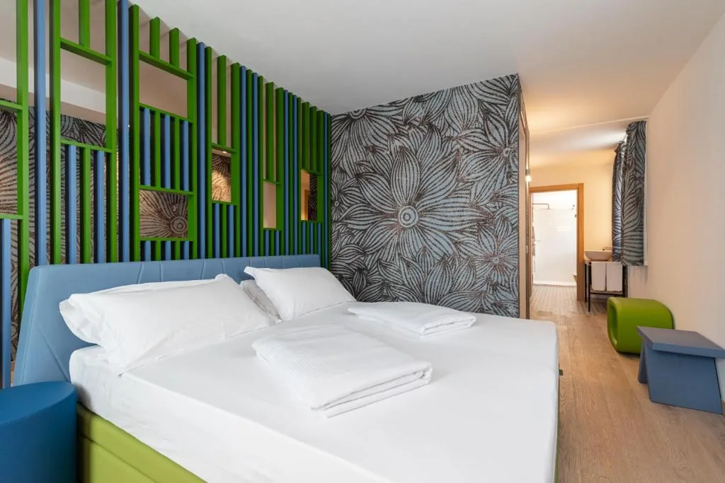 Suite King — Holiday IV Gardan