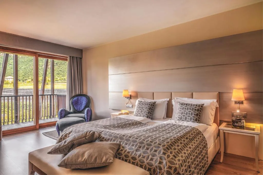 Suite Royal Superior — Art & Design Hotel Napura
