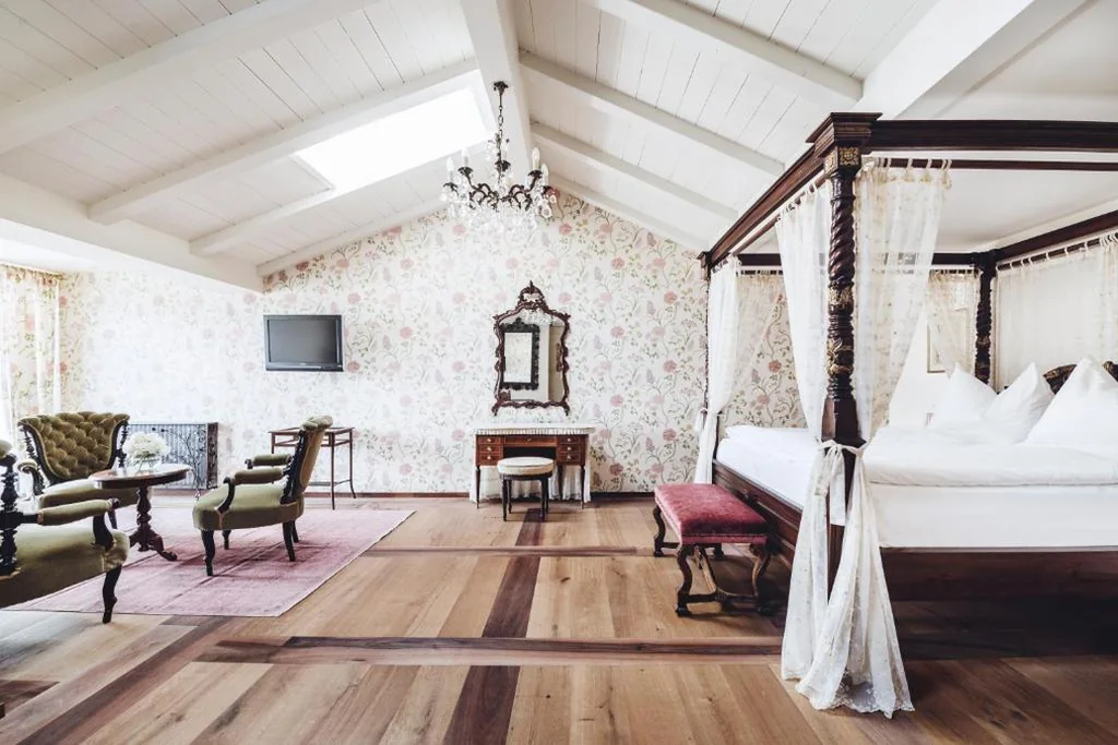 Suite Superior — Relais & Chateaux Hotel Castel Fragsburg
