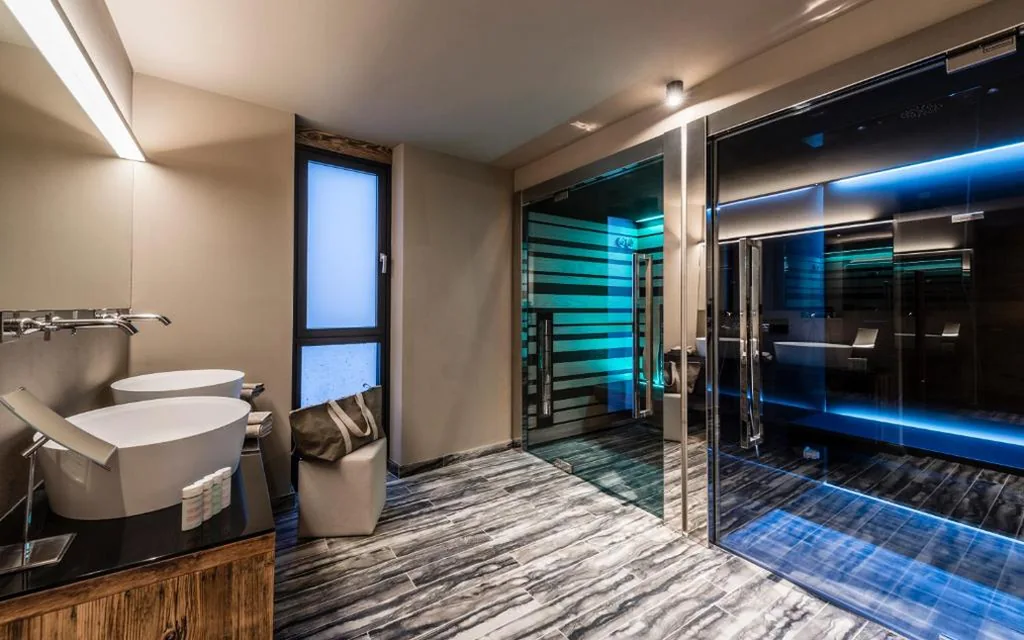 VIP Suite with Hot Tub, Turkish Bath and Sauna — Hotel Montchalet