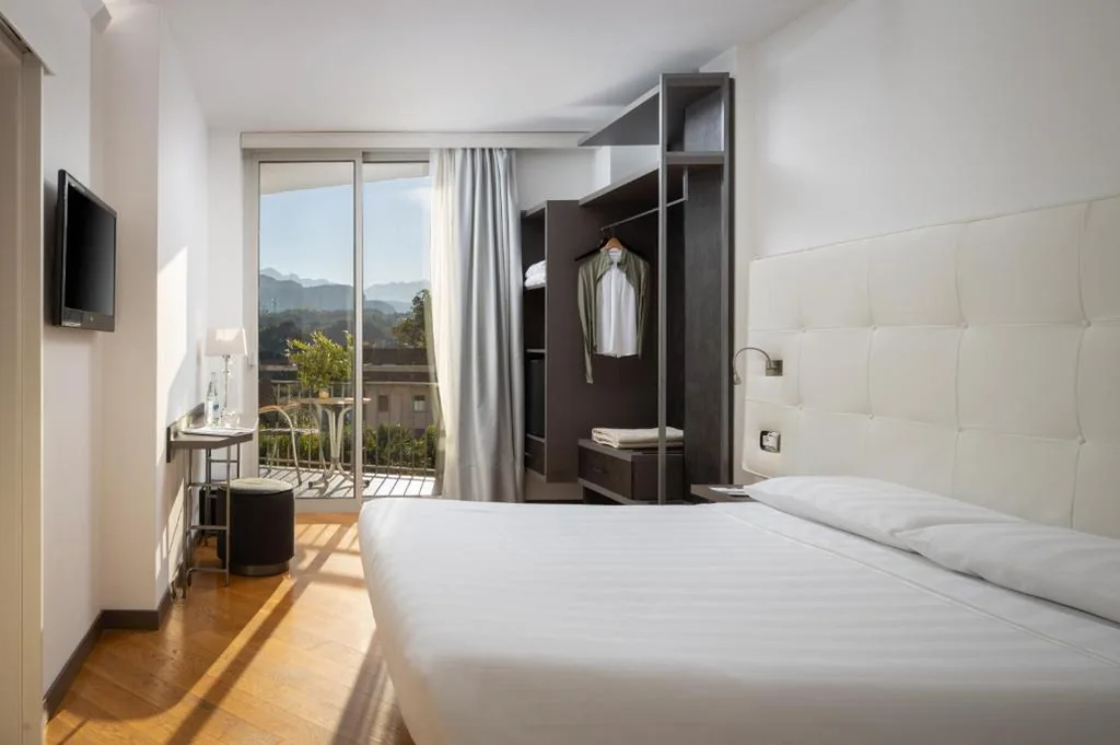 Two Connecting Standard Double or Twin Rooms — Hotel Continental – Tonelli Hotels
