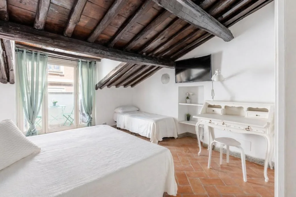 Trevi Fountain Corner – Alberto Sordi Room