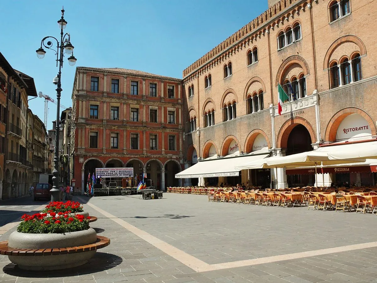 Piazza dei Signori a Treviso con il Palazzo dei Trecento