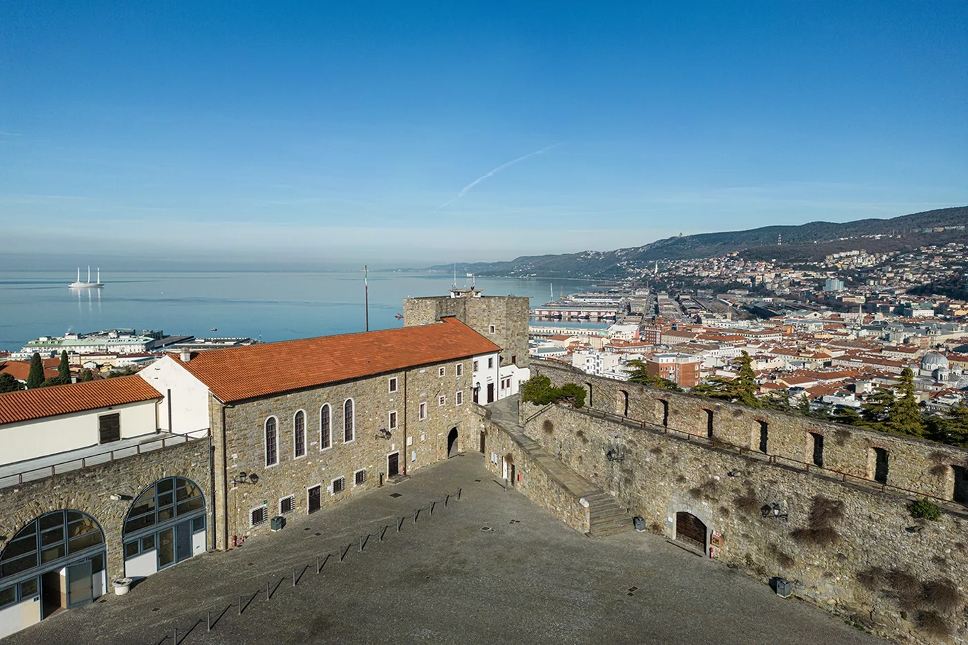 Il castello e la cattedrale di San Giusto sul colle di Trieste