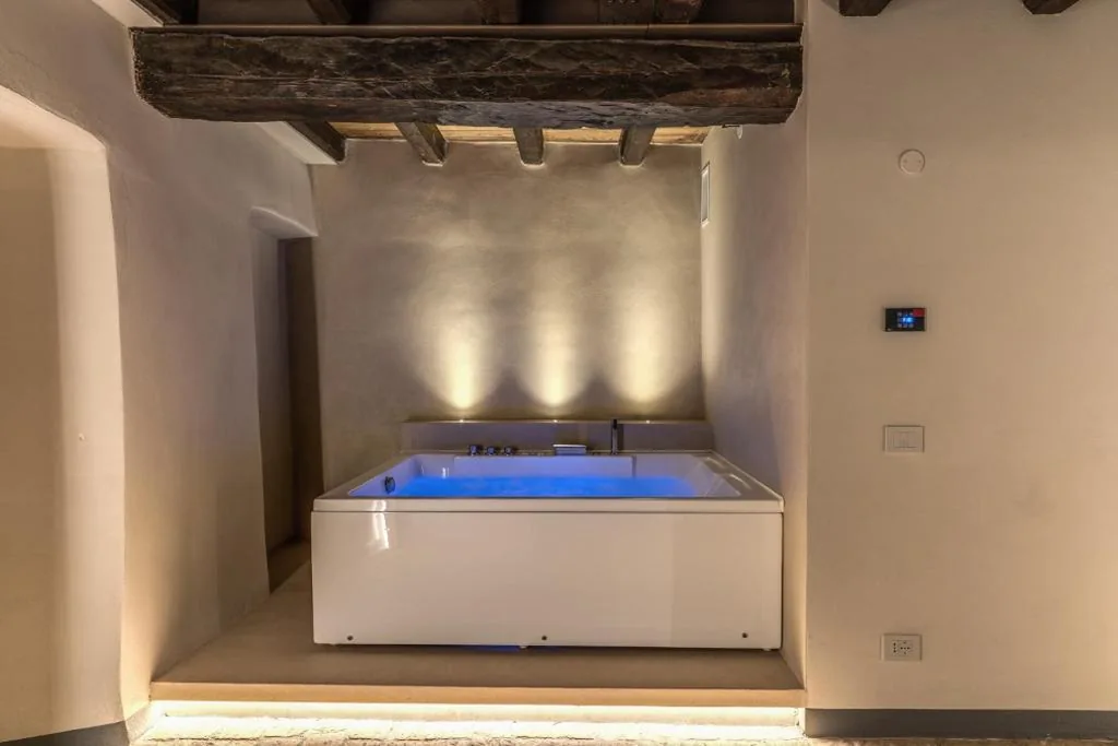 Triple Room with Whirpool Tub 2nd Floor — Madonna del Pantheon