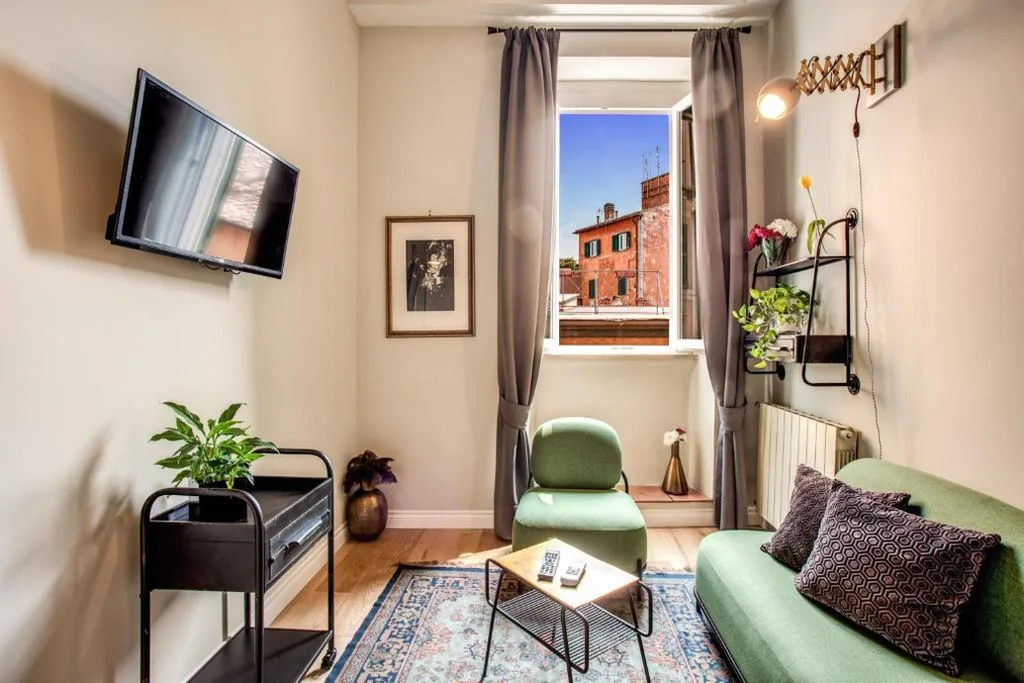 Two-Bedroom Apartment - Separate Building, Address: Vicolo del Cinque n.12 — Tree Charme Trilussa
