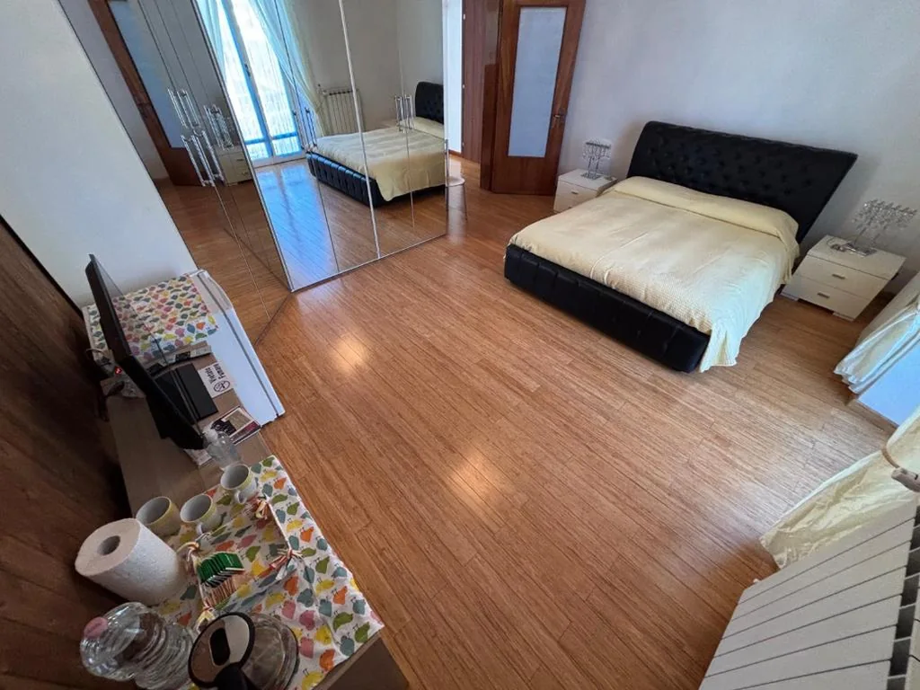 Two-Bedroom Apartment with bathroom — “IL Tulipano” appartamento, o doppia camera quadrupla, con bagno