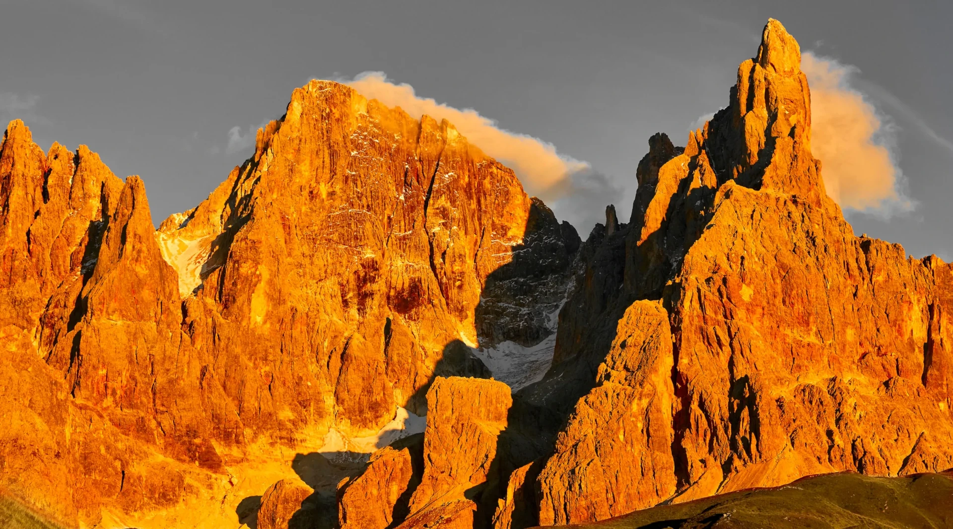 Il Catinaccio e le Dolomiti della Val di Fassa al tramonto