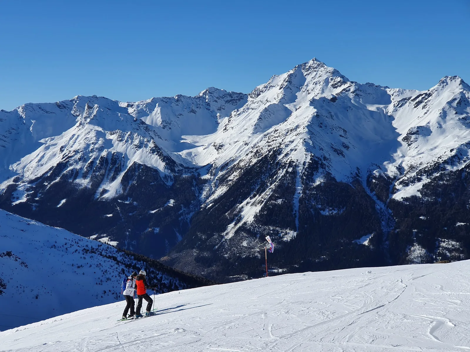 Le piste innevate di Bormio in Valtellina sotto il cielo d'inverno