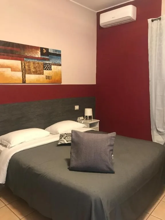 Vegan Inn Airport – Adults Only – LATE CHECK IN