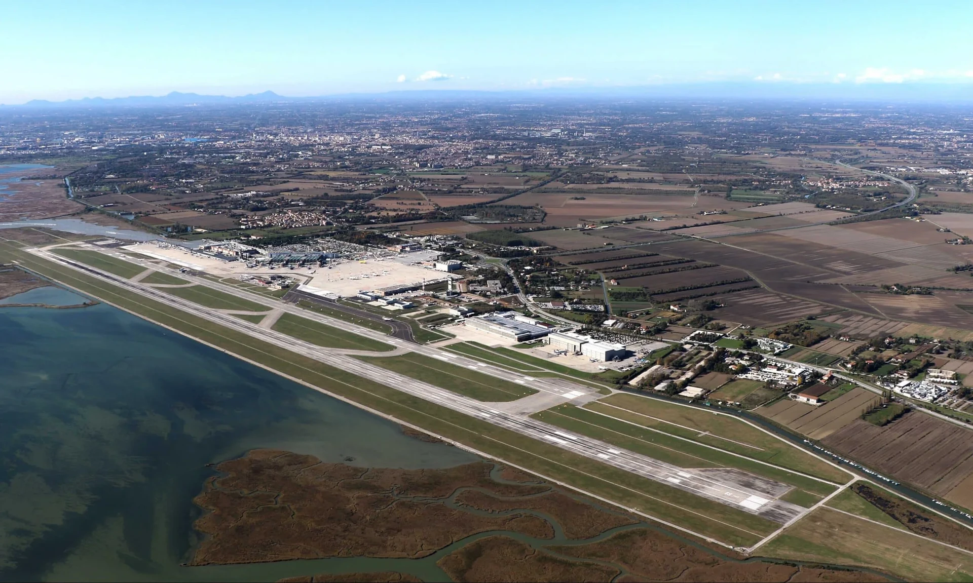 Un aereo all'aeroporto di Venezia Marco Polo
