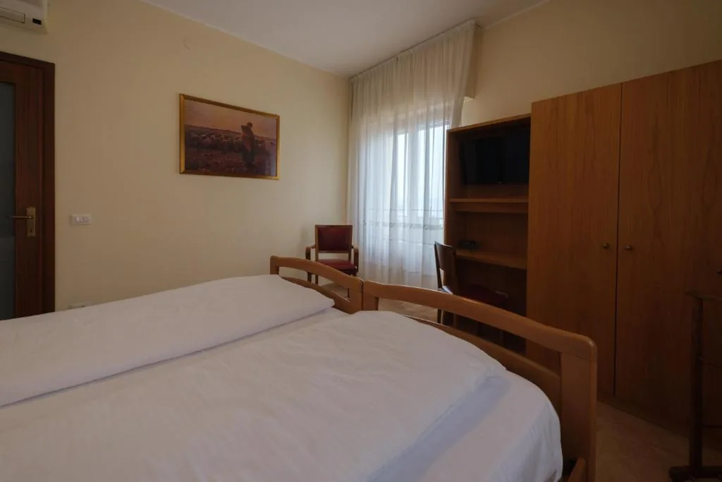 Connecting Rooms with Lake View — Casa Vacanza – Casa del Padre Nascimbeni
