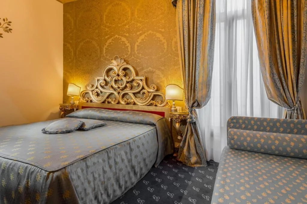 2 Connecting Rooms — Hotel Giorgione