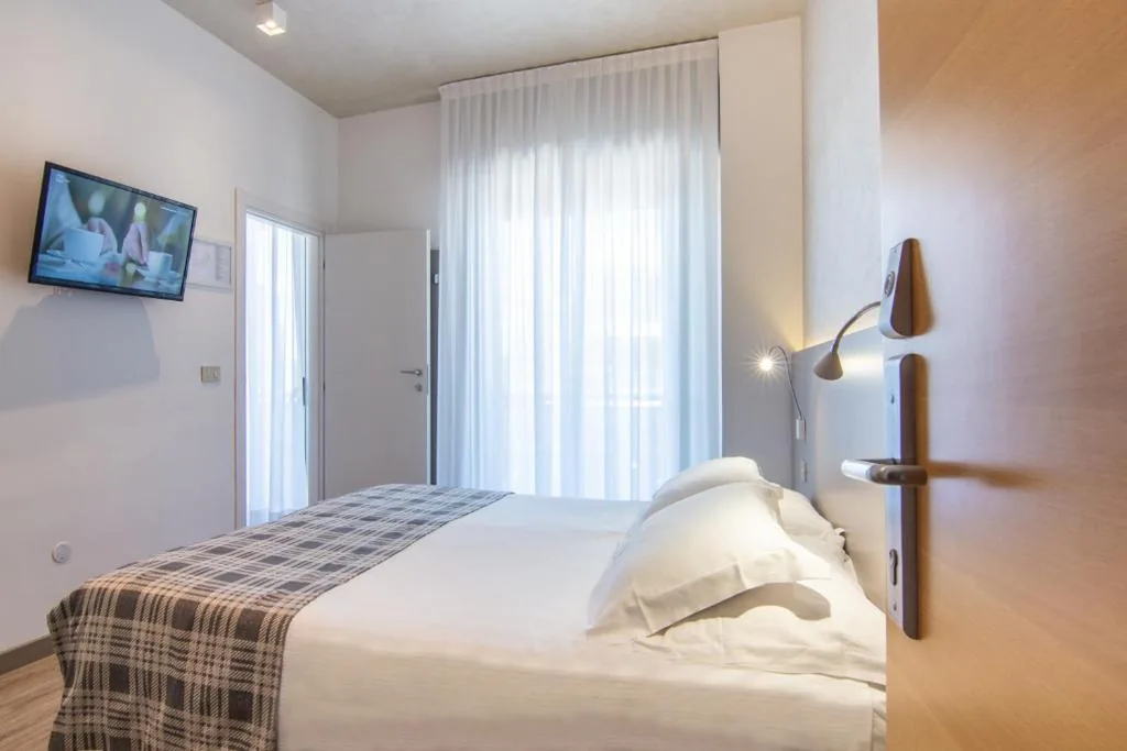 2 Camere Comunicanti — Hotel Montecarlo 3 Stelle Superior