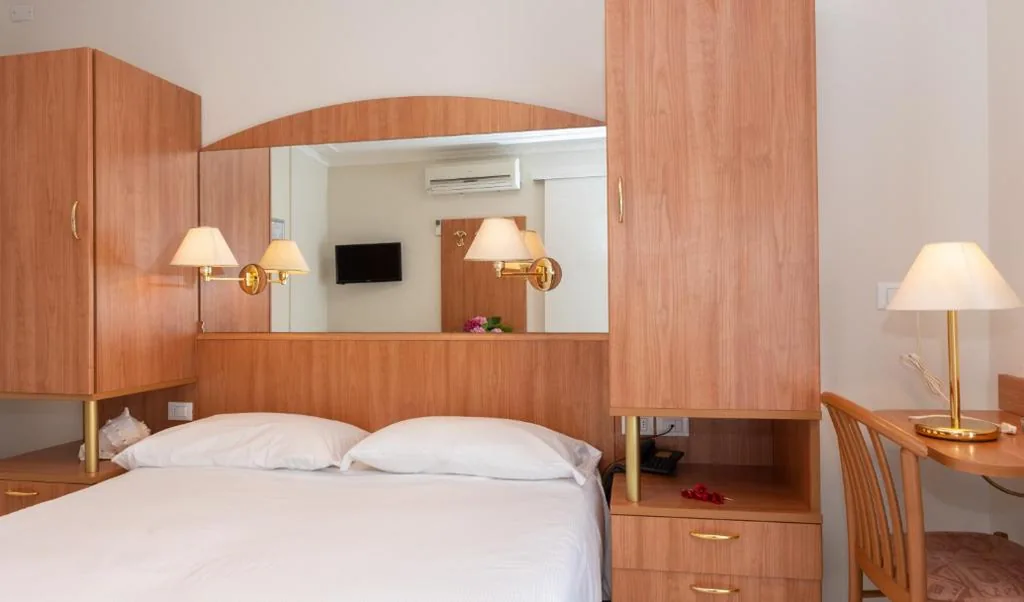 2 Camere Comunicanti — Hotel Smeraldo