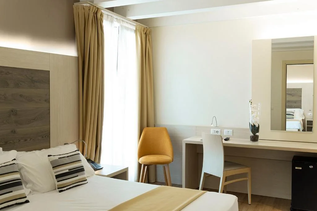 2 Interconnecting Double Rooms — Hotel Alexander