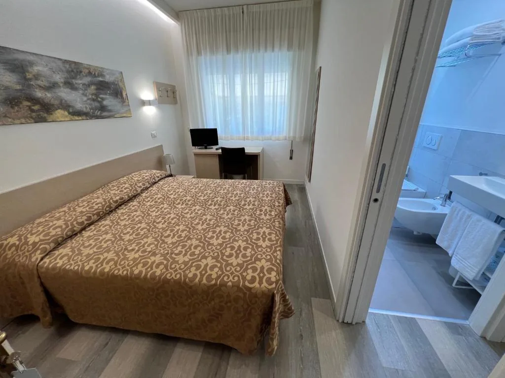 2 Camere Matrimoniali Comunicanti — Hotel Castiglione