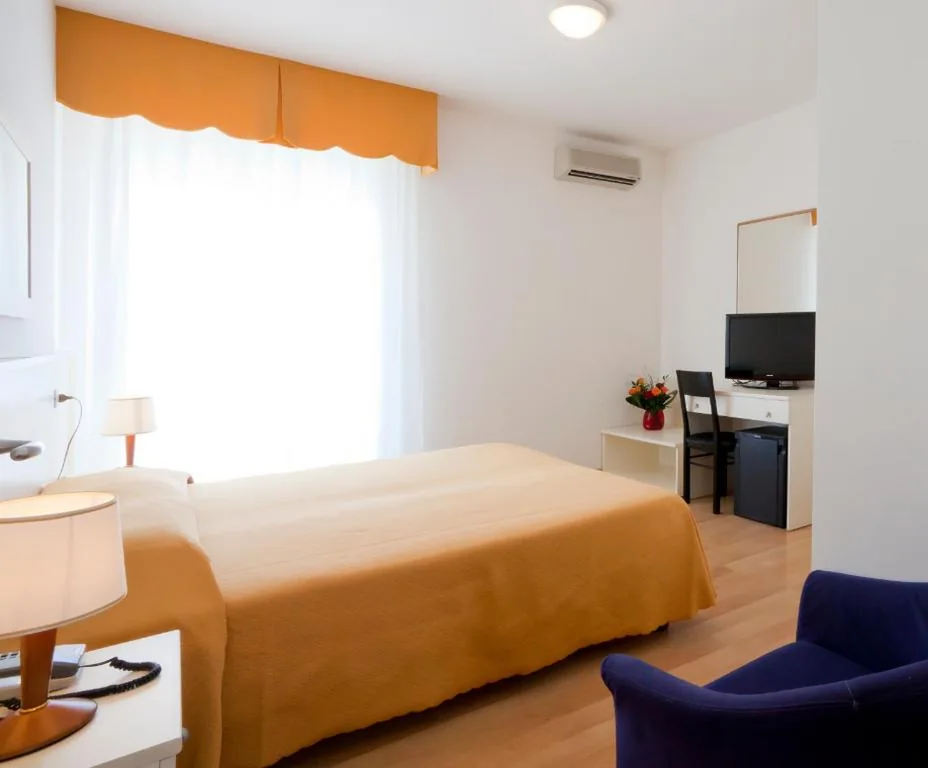 2 Connecting Double Rooms — Hotel Parigi