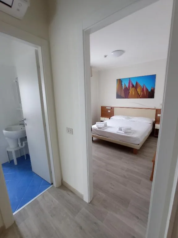 2 Camere Matrimoniali Comunicanti — Hotel Verona