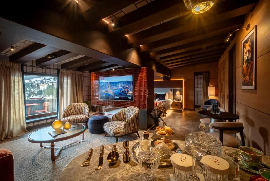 8 Suite — Eight Cortina