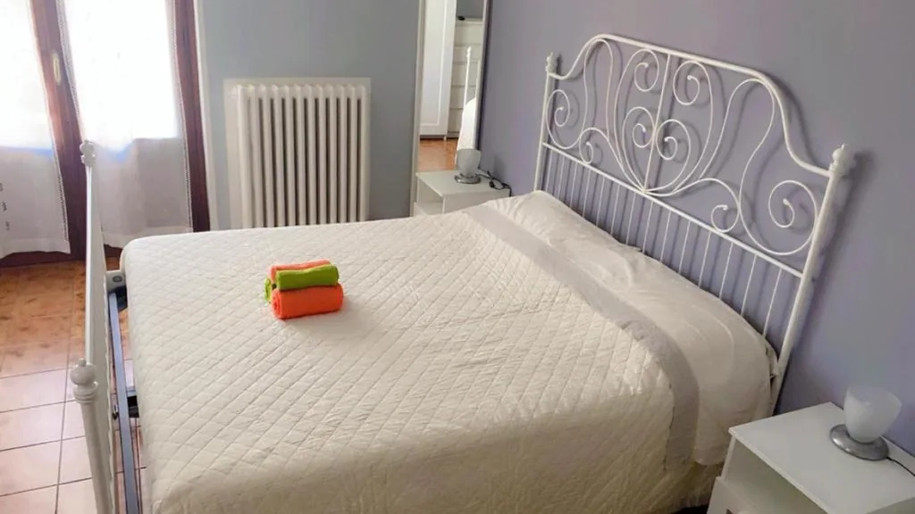 Ampia Camera Matrimoniale — Affitta Camere Da Giuseppe