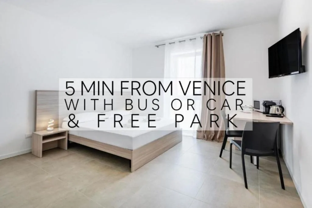 Large Double Room — Appia Rooms Free Parking 10 min to Venice Easy Access
